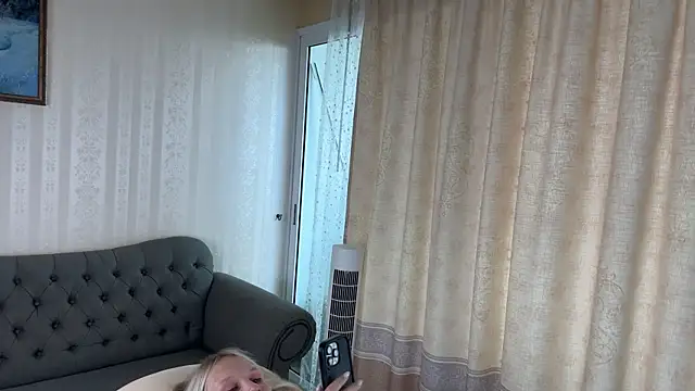 Eva Nathan online show from 11.04.25