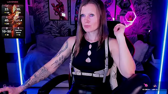 Snapshot of Devi_Evi chatting on 02.06.25 Devi Evi online show from 02.06.25