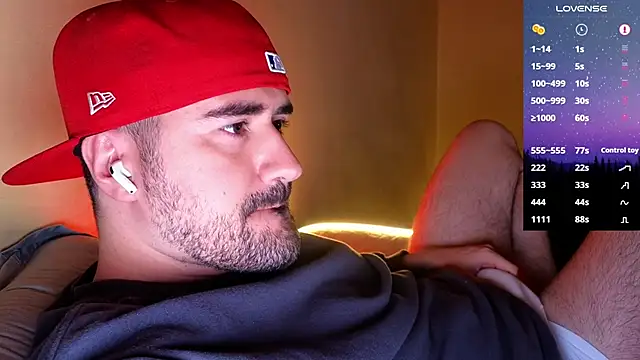 Snapshot of DominantTheo chatting on 11.11.25 DominantTheo online show from 11.11.25