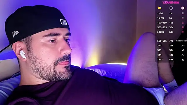 Snapshot of DominantTheo chatting on 11.16.25 DominantTheo online show from 11.16.25