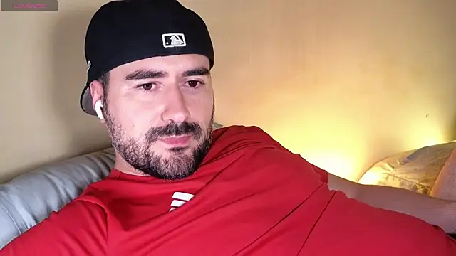 Snapshot of DominantTheo chatting on 11.23.25 DominantTheo online show from 11.23.25