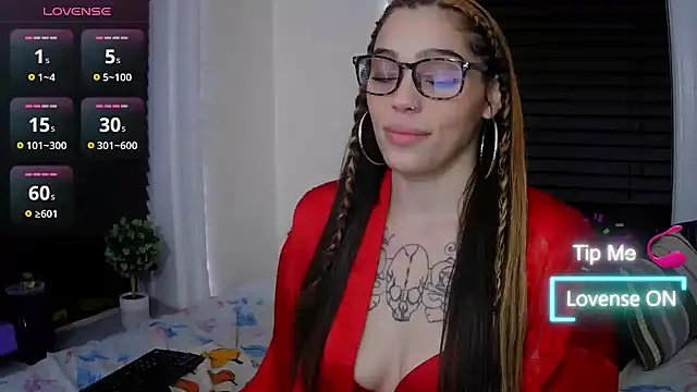 Snapshot of sapphirestorm8 chatting on 11.09.25 sapphirestorm8 online show from 11.09.25