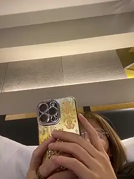 Snapshot of S00 chatting on 01.08.25 S00 online show from 01.08.25