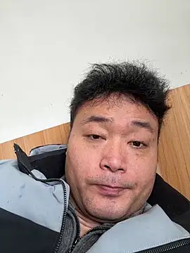 Snapshot of S00 chatting on 12.18.25 S00 online show from 12.18.25