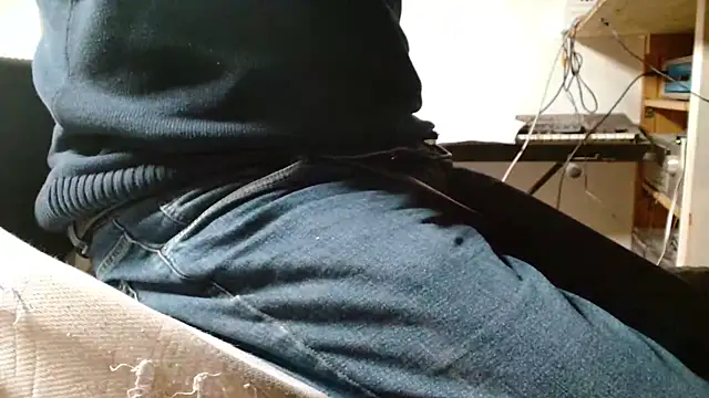 Snapshot of blow2gold chatting on 12.01.25 blow2gold online show from 12.01.25