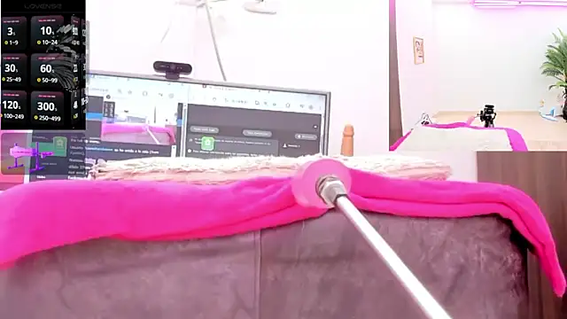 Paulina Davis  online show from 04.26.26