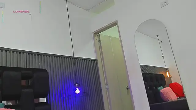 Snapshot of levana1 chatting on 10.17.25 levana1 online show from 10.17.25