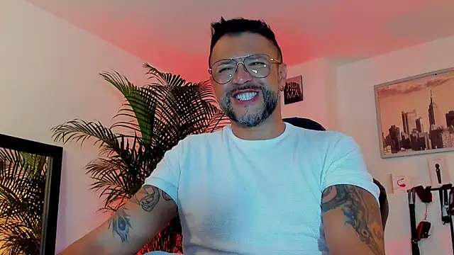 Snapshot of MrFrank_tattoo chatting on 12.02.24 MrFrank tattoo online show from 12.02.24