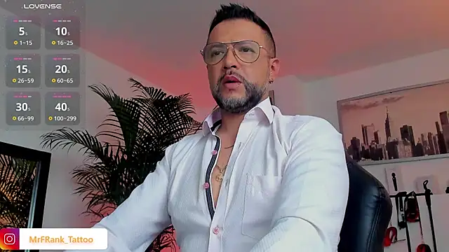 Snapshot of MrFrank_tattoo chatting on 12.05.24 MrFrank tattoo online show from 12.05.24