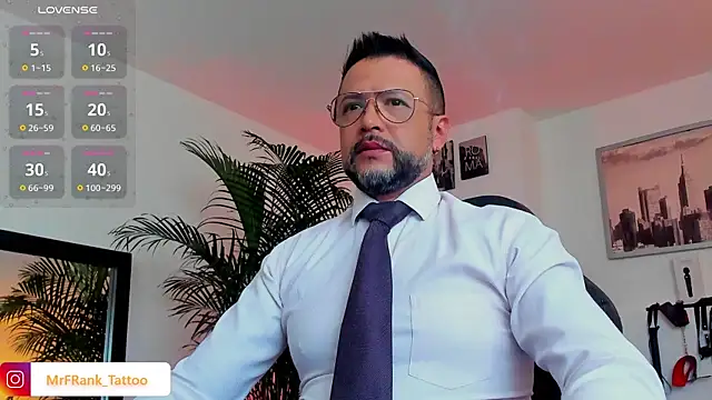 Snapshot of MrFrank_tattoo chatting on 12.11.24 MrFrank tattoo online show from 12.11.24