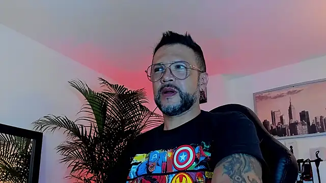 Snapshot of MrFrank_tattoo chatting on 12.12.24 MrFrank tattoo online show from 12.12.24