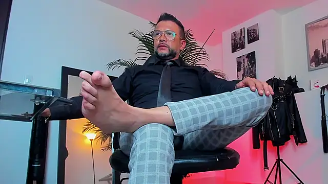 Snapshot of MrFrank_tattoo chatting on 12.13.24 MrFrank tattoo online show from 12.13.24