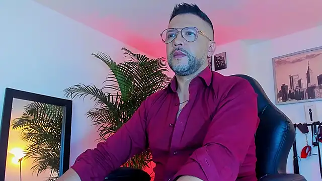 Snapshot of MrFrank_tattoo chatting on 12.16.24 MrFrank tattoo online show from 12.16.24