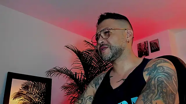 Snapshot of MrFrank_tattoo chatting on 12.17.24 MrFrank tattoo online show from 12.17.24