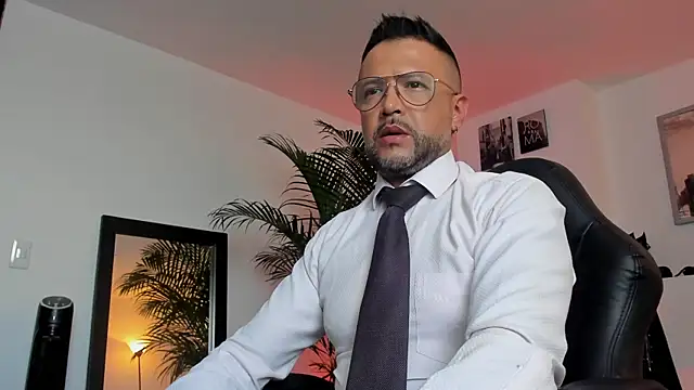 Snapshot of MrFrank_tattoo chatting on 12.17.24 MrFrank tattoo online show from 12.17.24