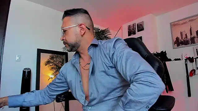 Snapshot of MrFrank_tattoo chatting on 12.18.24 MrFrank tattoo online show from 12.18.24