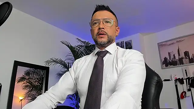 Snapshot of MrFrank_tattoo chatting on 12.21.24 MrFrank tattoo online show from 12.21.24