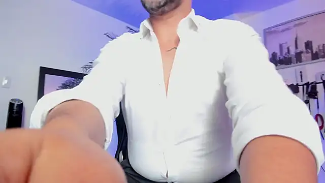 Snapshot of MrFrank_tattoo chatting on 12.23.24 MrFrank tattoo online show from 12.23.24