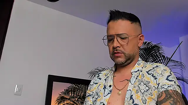 Snapshot of MrFrank_tattoo chatting on 01.15.25 MrFrank tattoo online show from 01.15.25