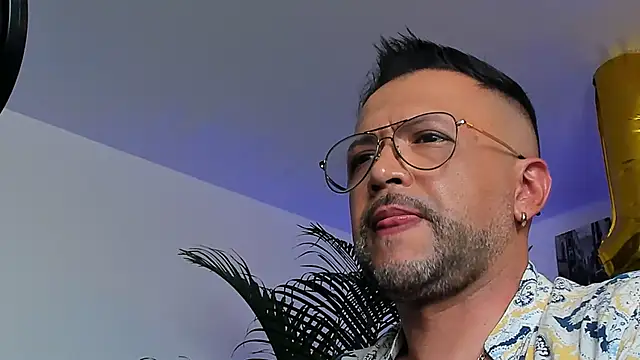 Snapshot of MrFrank_tattoo chatting on 01.15.25 MrFrank tattoo online show from 01.15.25