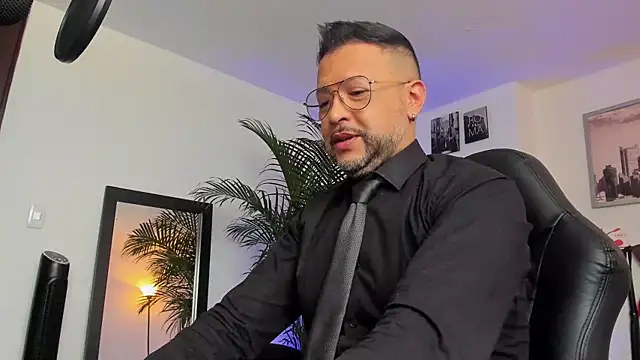 Snapshot of MrFrank_tattoo chatting on 01.20.25 MrFrank tattoo online show from 01.20.25