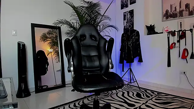 Snapshot of MrFrank_tattoo chatting on 01.20.25 MrFrank tattoo online show from 01.20.25