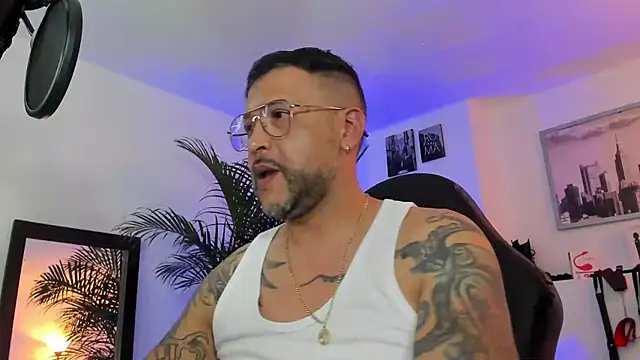 Snapshot of MrFrank_tattoo chatting on 01.21.25 MrFrank tattoo online show from 01.21.25