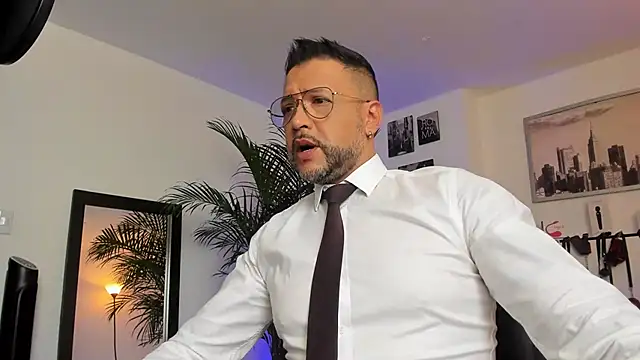 Snapshot of MrFrank_tattoo chatting on 01.22.25 MrFrank tattoo online show from 01.22.25