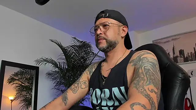 Snapshot of MrFrank_tattoo chatting on 01.29.25 MrFrank tattoo online show from 01.29.25