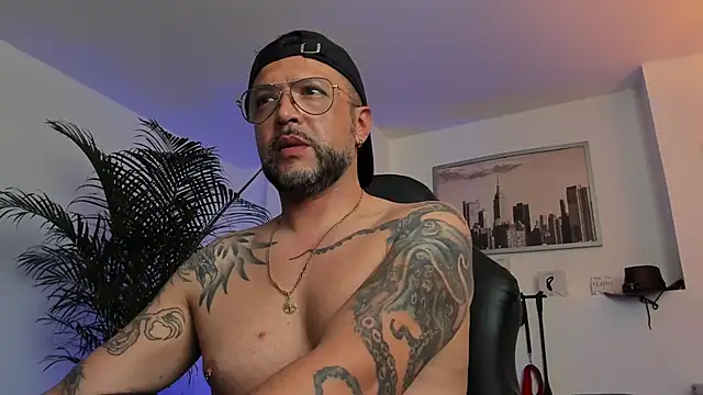 Snapshot of MrFrank_tattoo chatting on 01.29.25 MrFrank tattoo online show from 01.29.25