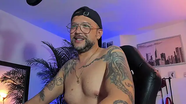 Snapshot of MrFrank_tattoo chatting on 01.30.25 MrFrank tattoo online show from 01.30.25