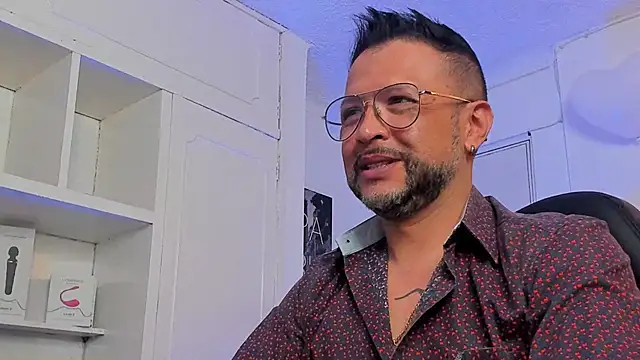 Snapshot of MrFrank_tattoo chatting on 02.14.25 MrFrank tattoo online show from 02.14.25