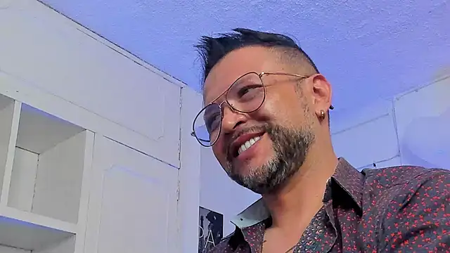 Snapshot of MrFrank_tattoo chatting on 02.14.25 MrFrank tattoo online show from 02.14.25