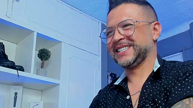 Snapshot of MrFrank_tattoo chatting on 03.05.25 MrFrank tattoo online show from 03.05.25