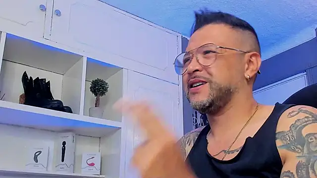 Snapshot of MrFrank_tattoo chatting on 03.15.25 MrFrank tattoo online show from 03.15.25