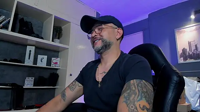 Snapshot of MrFrank_tattoo chatting on 09.11.25 MrFrank tattoo online show from 09.11.25