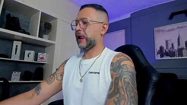 Snapshot of MrFrank_tattoo chatting on 10.04.25 MrFrank tattoo online show from 10.04.25