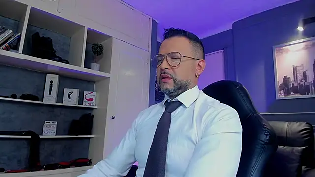 Snapshot of MrFrank_tattoo chatting on 10.15.25 MrFrank tattoo online show from 10.15.25