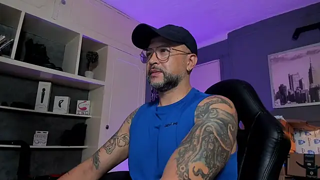 Snapshot of MrFrank_tattoo chatting on 10.18.25 MrFrank tattoo online show from 10.18.25