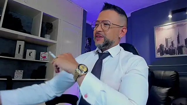 Snapshot of MrFrank_tattoo chatting on 11.04.25 MrFrank tattoo online show from 11.04.25