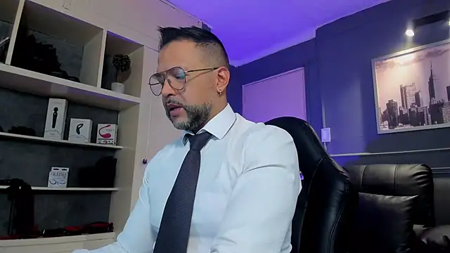 Snapshot of MrFrank_tattoo chatting on 11.10.25 MrFrank tattoo online show from 11.10.25