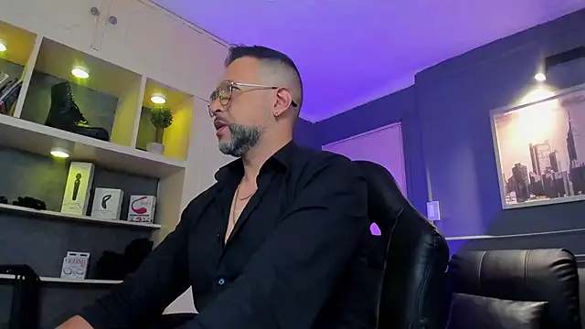 Snapshot of MrFrank_tattoo chatting on 11.18.25 MrFrank tattoo online show from 11.18.25