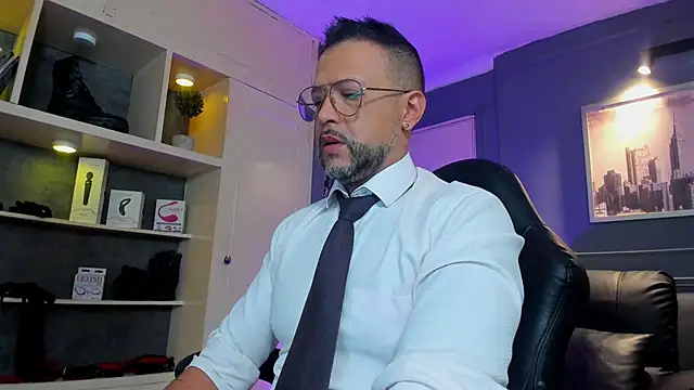 Snapshot of MrFrank_tattoo chatting on 11.25.25 MrFrank tattoo online show from 11.25.25