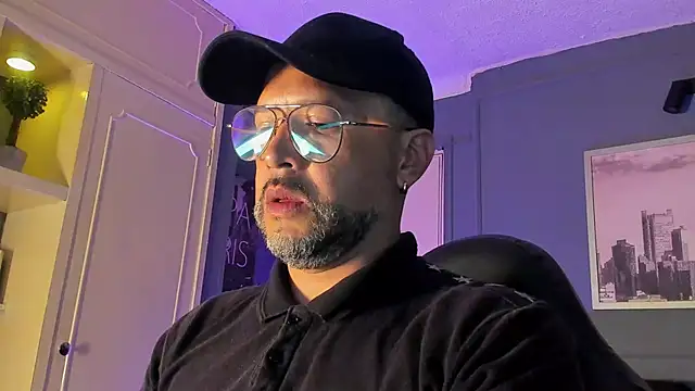 Snapshot of MrFrank_tattoo chatting on 12.02.25 MrFrank tattoo online show from 12.02.25