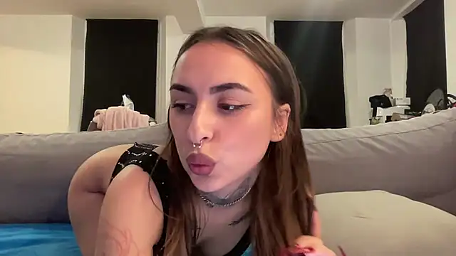 Snapshot of onefire56 chatting on 01.02.25 onefire56 online show from 01.02.25