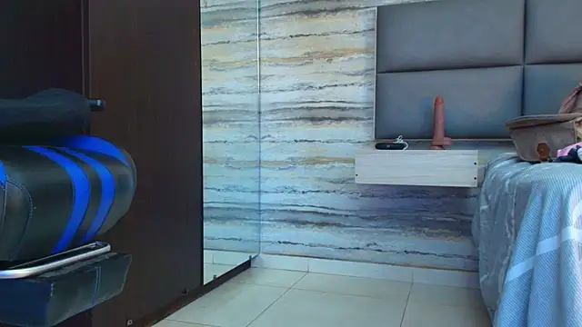 Snapshot of oliver__brown chatting on 12.18.25 oliver brown online show from 12.18.25