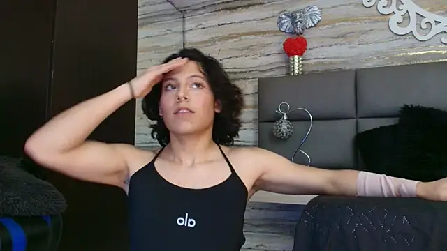 Snapshot of oliver__brown chatting on 04.02.26 oliver brown online show from 04.02.26