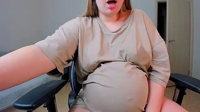 Snapshot of stella_vestal chatting on 12.01.25 stella vestal online show from 12.01.25