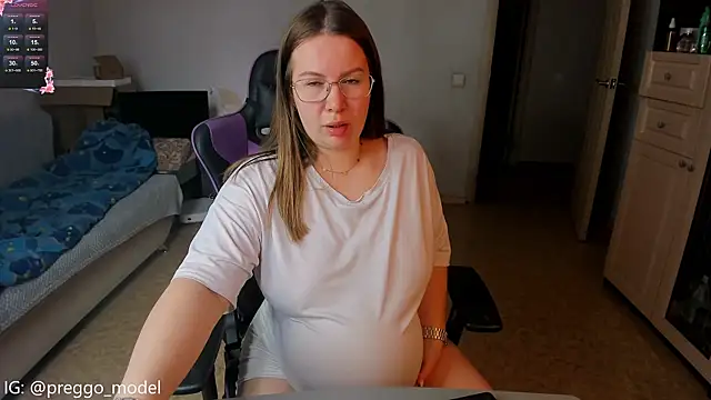 Snapshot of stella_vestal chatting on 04.15.26 stella vestal online show from 04.15.26