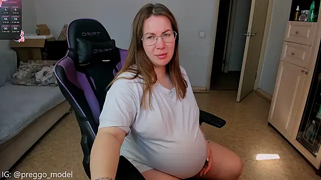 Snapshot of stella_vestal chatting on 04.18.26 stella vestal online show from 04.18.26